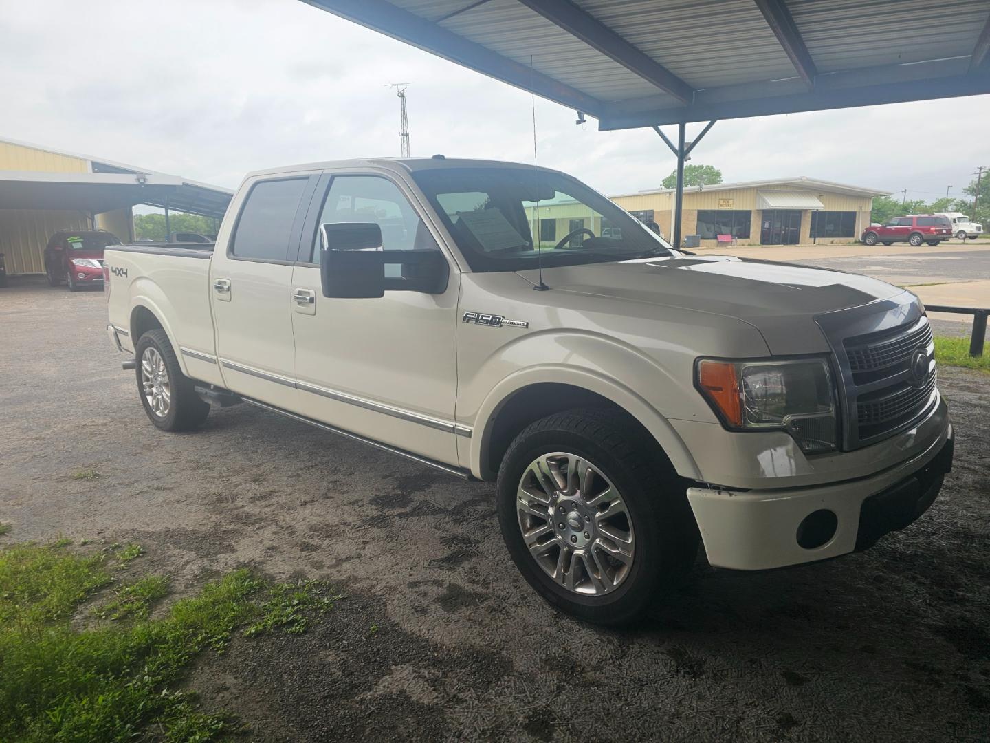 2009 WHITE Ford F-150 FX4 SuperCrew 5.5-ft. Bed 4WD (1FTPW14V49F) with an 5.4L V8 SOHC 24V FFV engine, 4-Speed Automatic transmission, located at 533 S Seven Points BLVD, Seven Points, TX, 75143, (430) 255-4030, 32.313999, -96.209351 - Photo#1